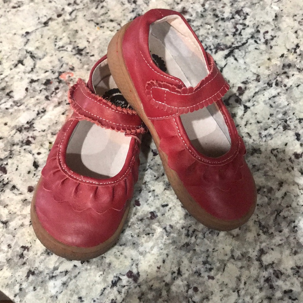 Livie and Luca like New Girls Shoes